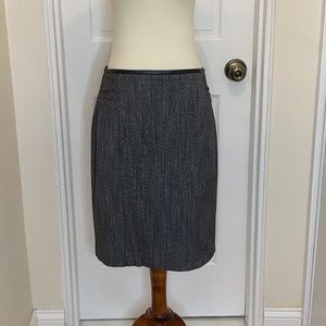 Express Ruched sort Heather black and white skirt